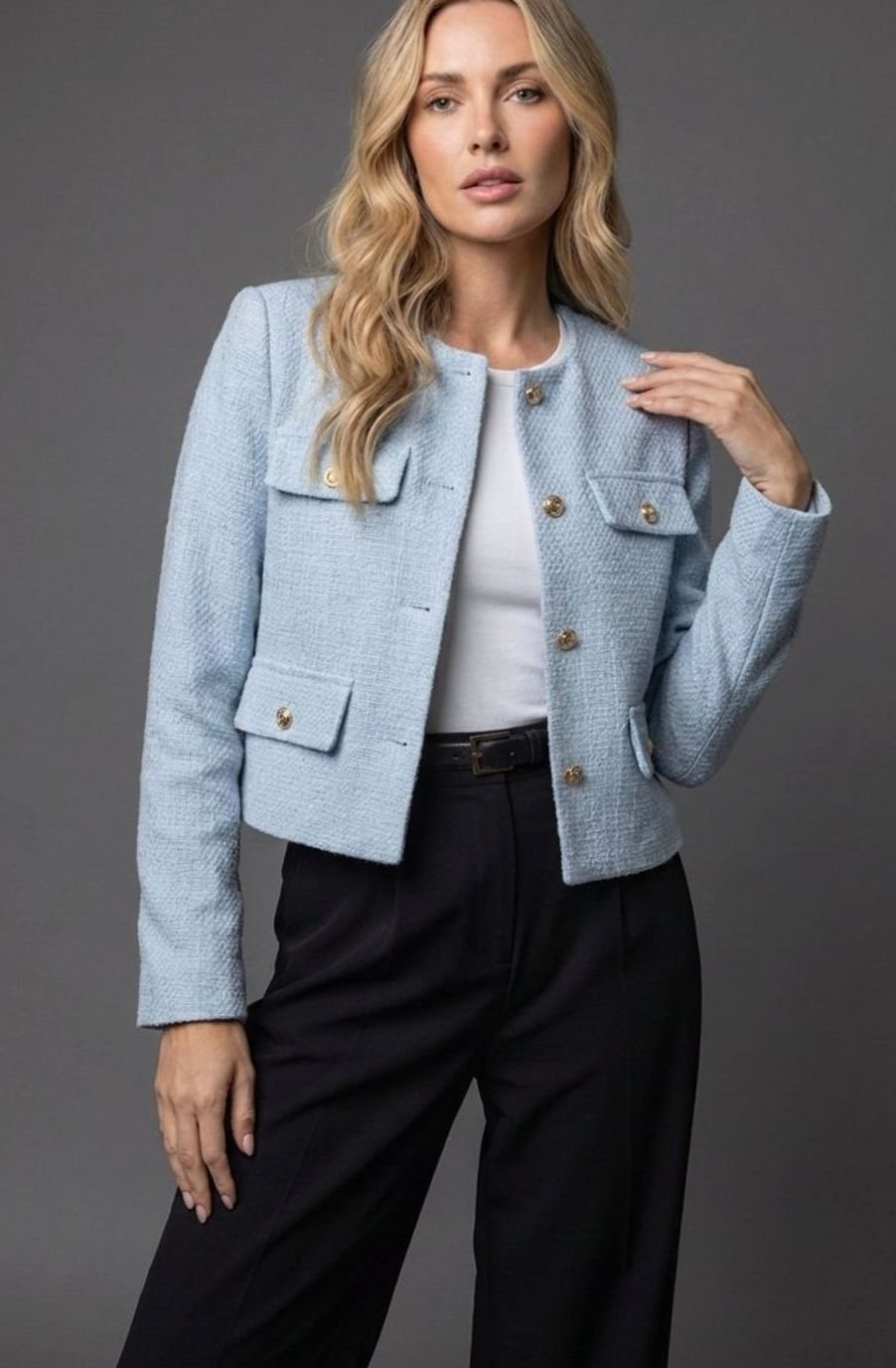 Johanna | Veste Croppée en Tweed pour Femmes avec Boutons Dorés et Poches à Rabat