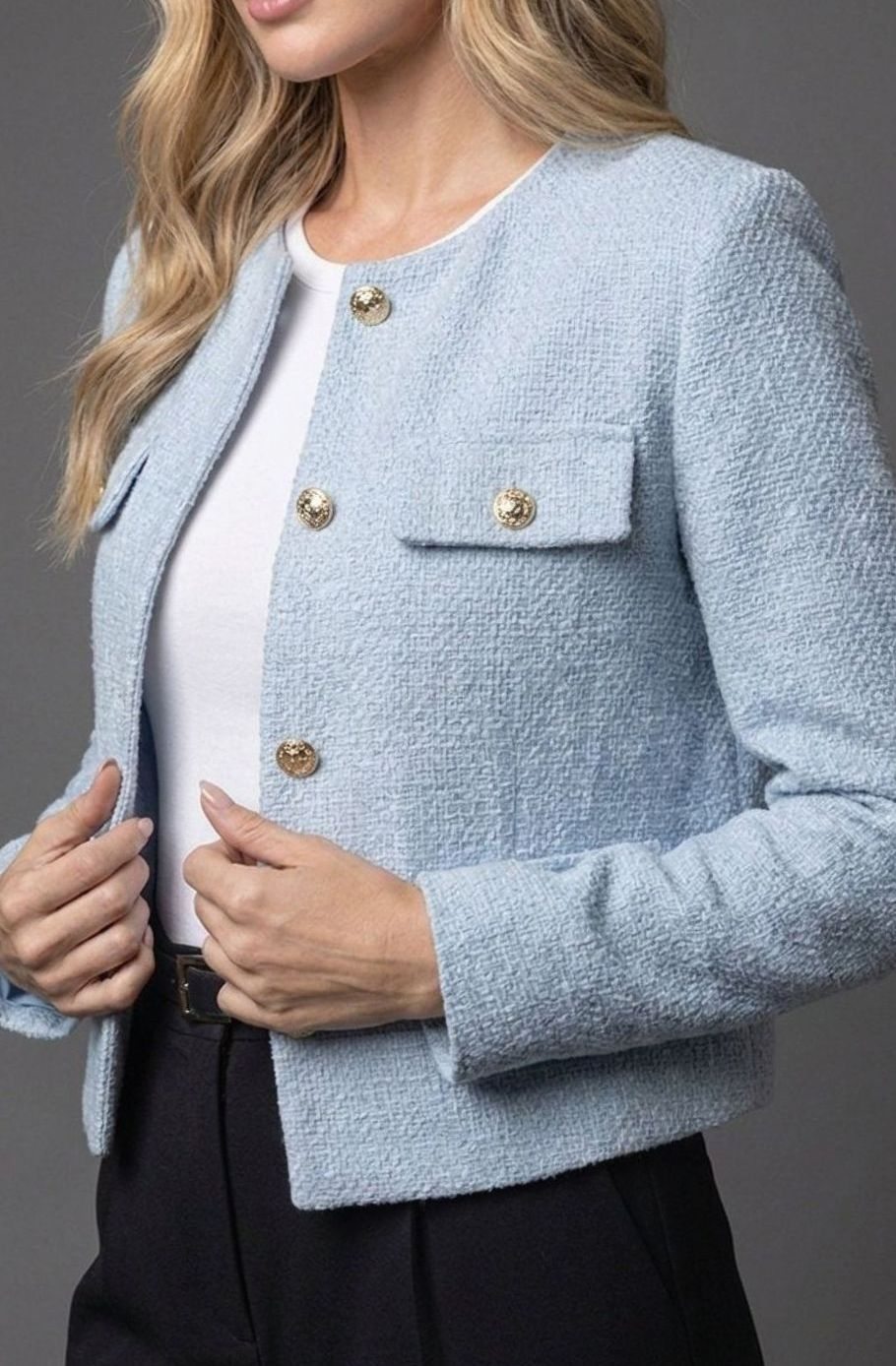 Johanna | Veste Croppée en Tweed pour Femmes avec Boutons Dorés et Poches à Rabat