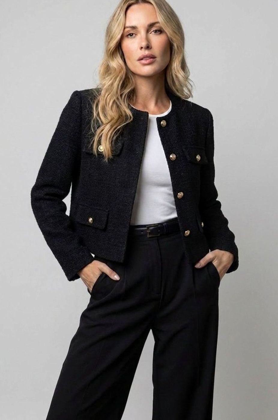 Johanna | Veste Croppée en Tweed pour Femmes avec Boutons Dorés et Poches à Rabat