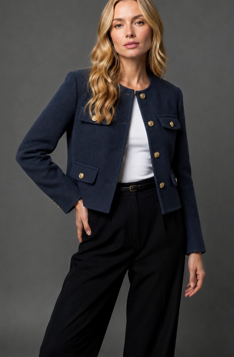 Johanna | Veste Croppée en Tweed pour Femmes avec Boutons Dorés et Poches à Rabat