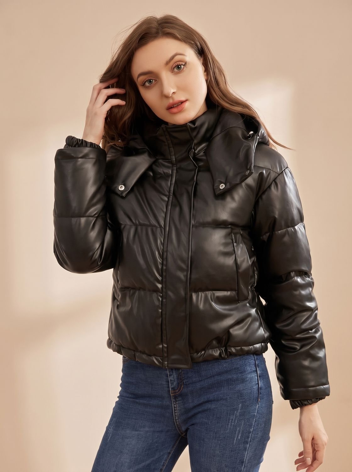 Clara | Veste d'hiver pour femmes en duvet matelassée courte en simili cuir avec capuche