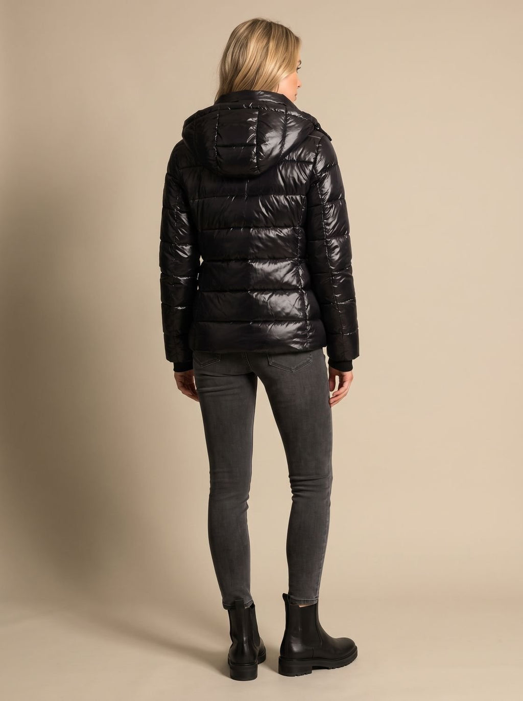 Marie | Veste en duvet pour femmes, doudoune avec capuche, brillante, coupe loose-fit