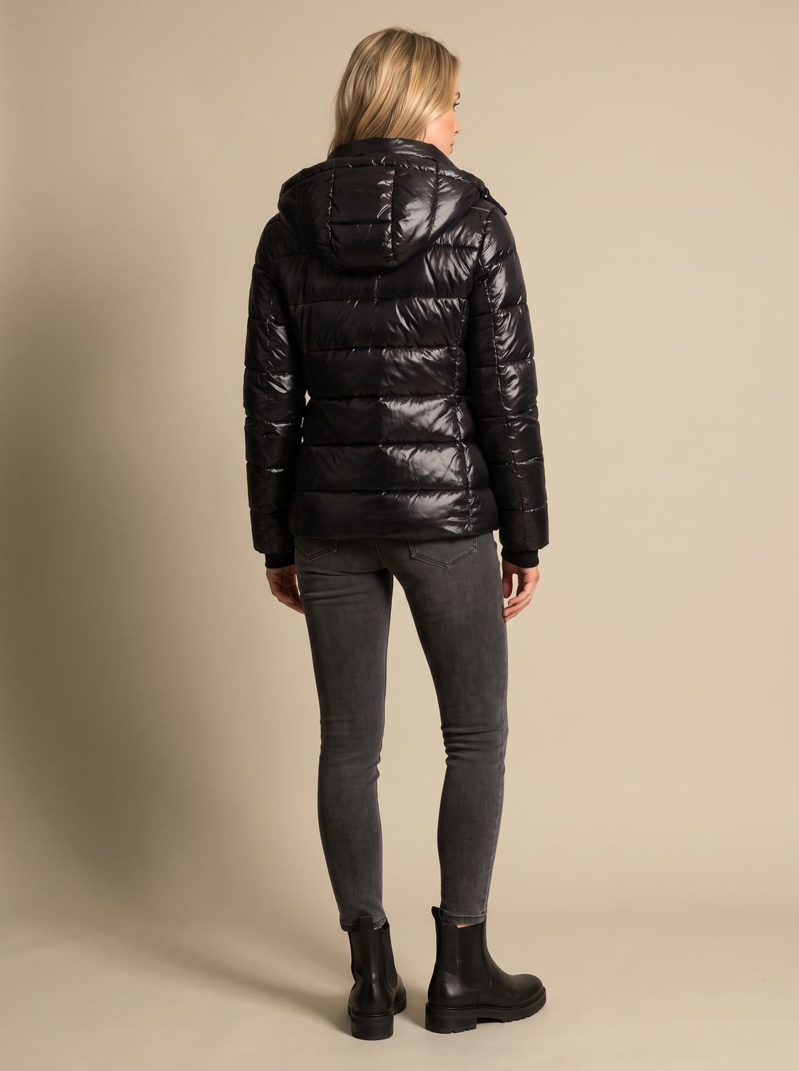 Marie | Veste en duvet pour femmes, doudoune avec capuche, brillante, coupe loose-fit