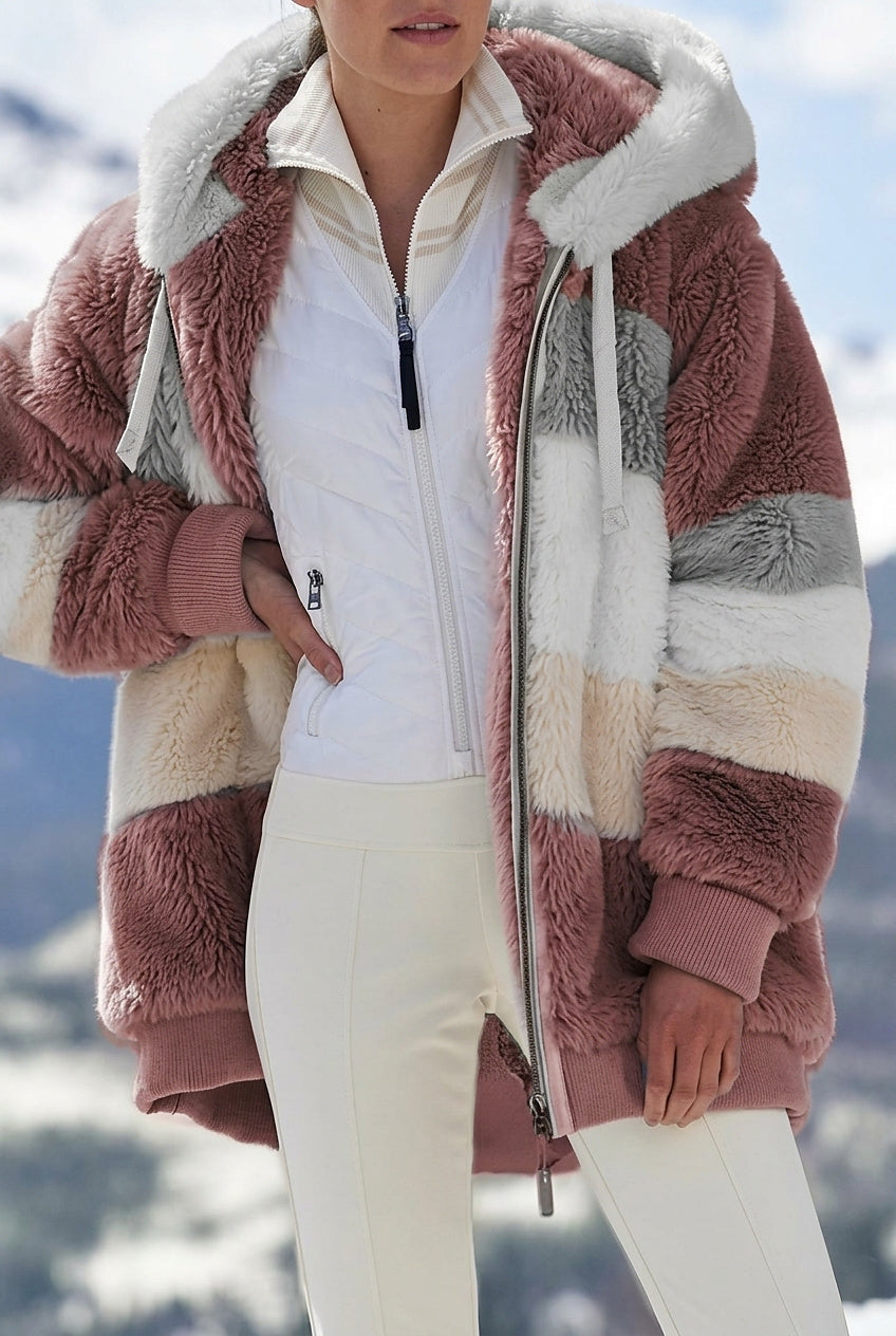 Veste pour femmes avec capuche en fausse fourrure au design colorblock