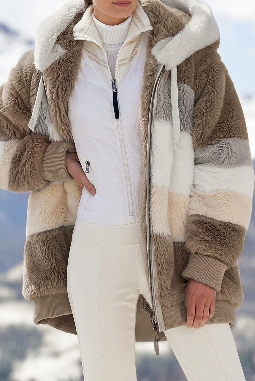 Veste pour femmes avec capuche en fausse fourrure au design colorblock
