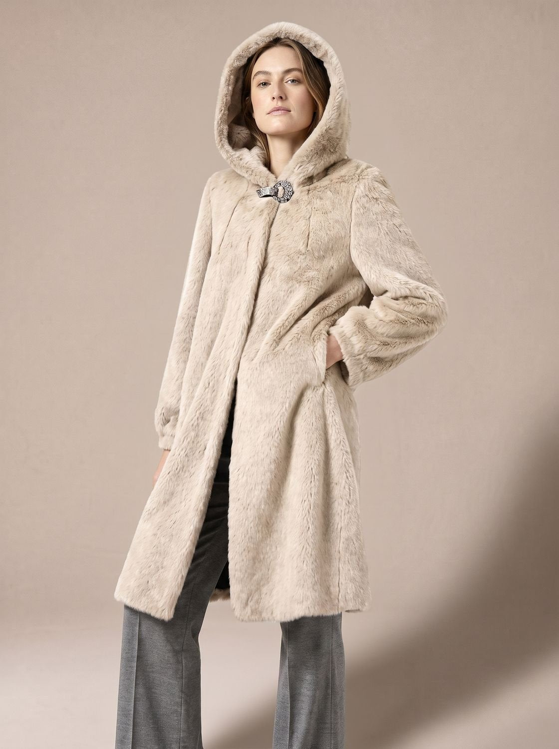 Clara | Manteau en fausse fourrure pour femmes avec capuche, manches longues, poches, boutonnière