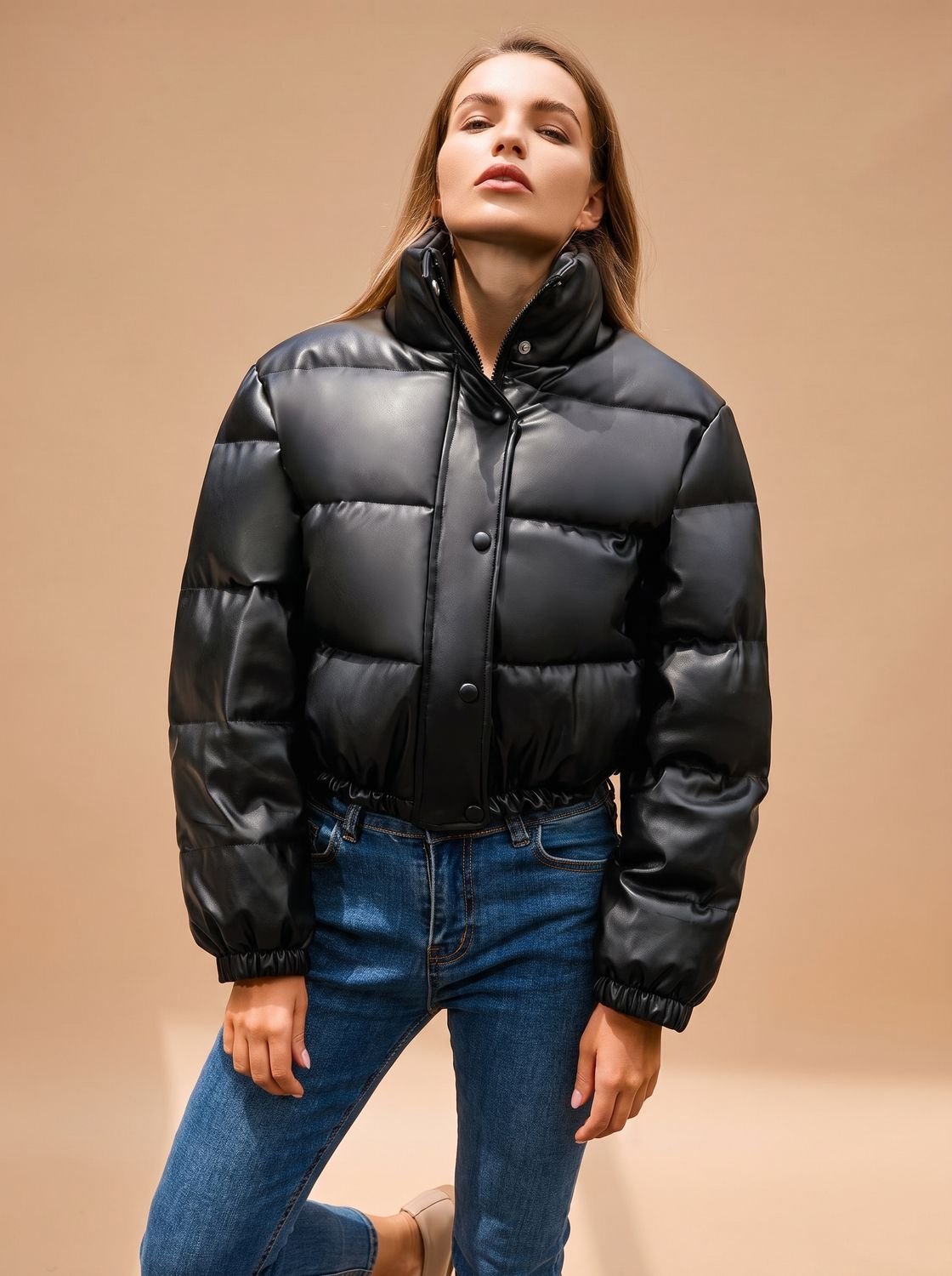Greta | Veste d'hiver en duvet pour femmes en simili cuir avec capuche et fermeture éclair