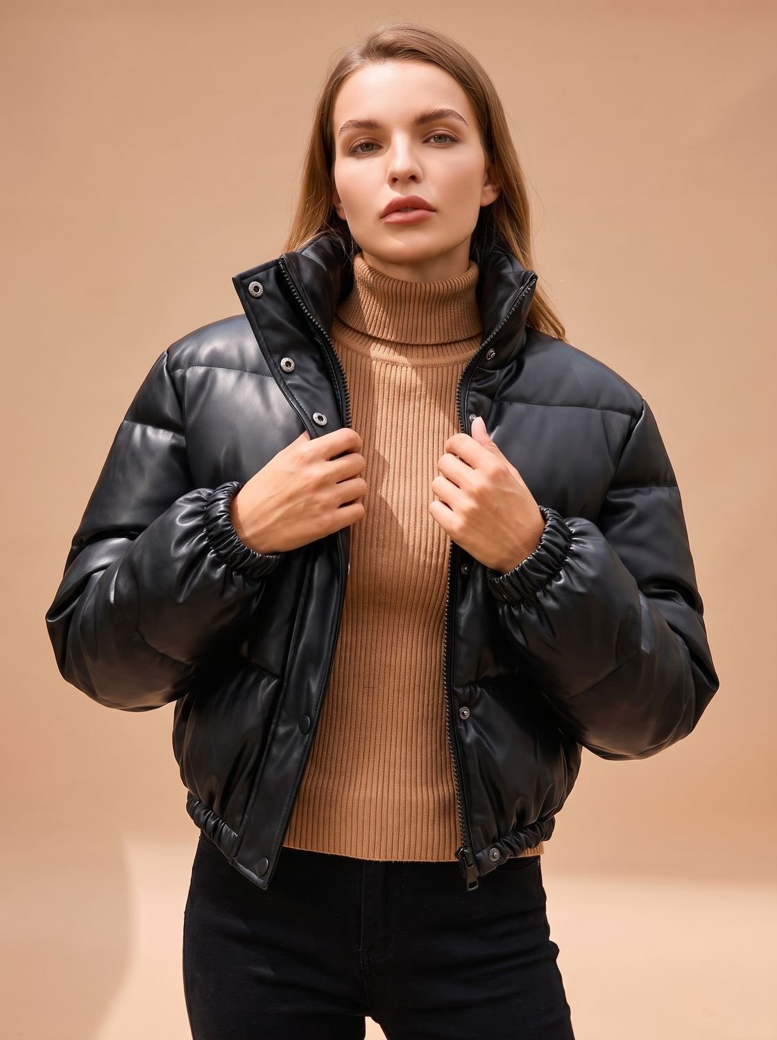 Greta | Veste d'hiver en duvet pour femmes en simili cuir avec capuche et fermeture éclair