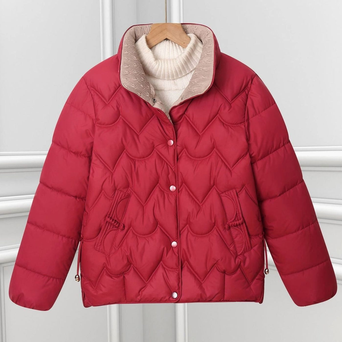 Annika | Veste courte matelassée pour femmes avec matelassage en arc et col montant