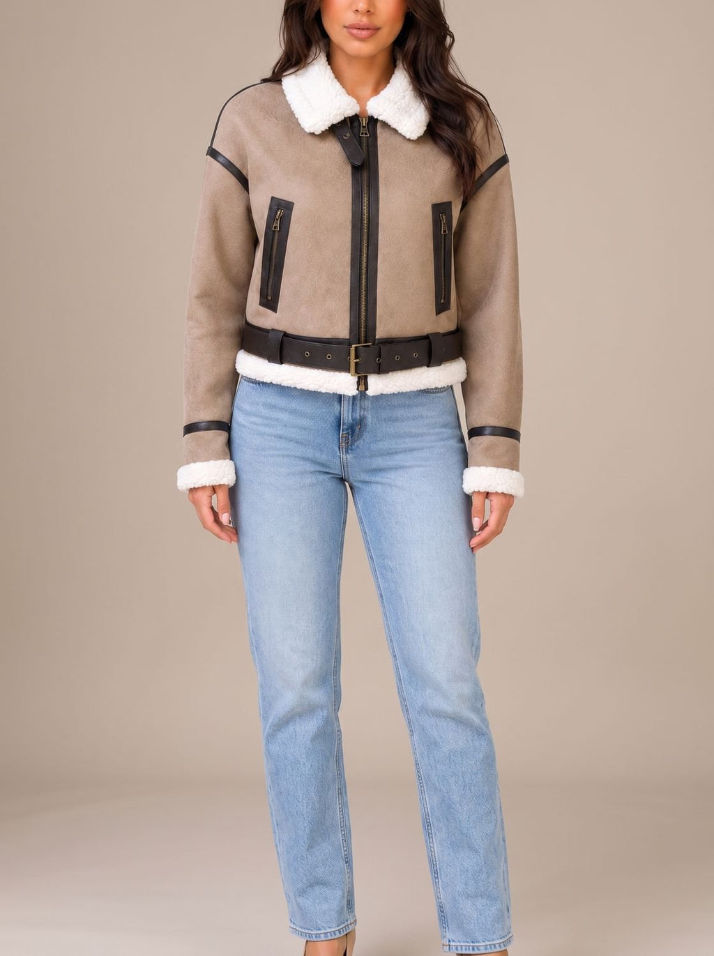 Marlene | Veste courte en teddy pour femmes style aviateur avec garniture en fausse fourrure et ceinture