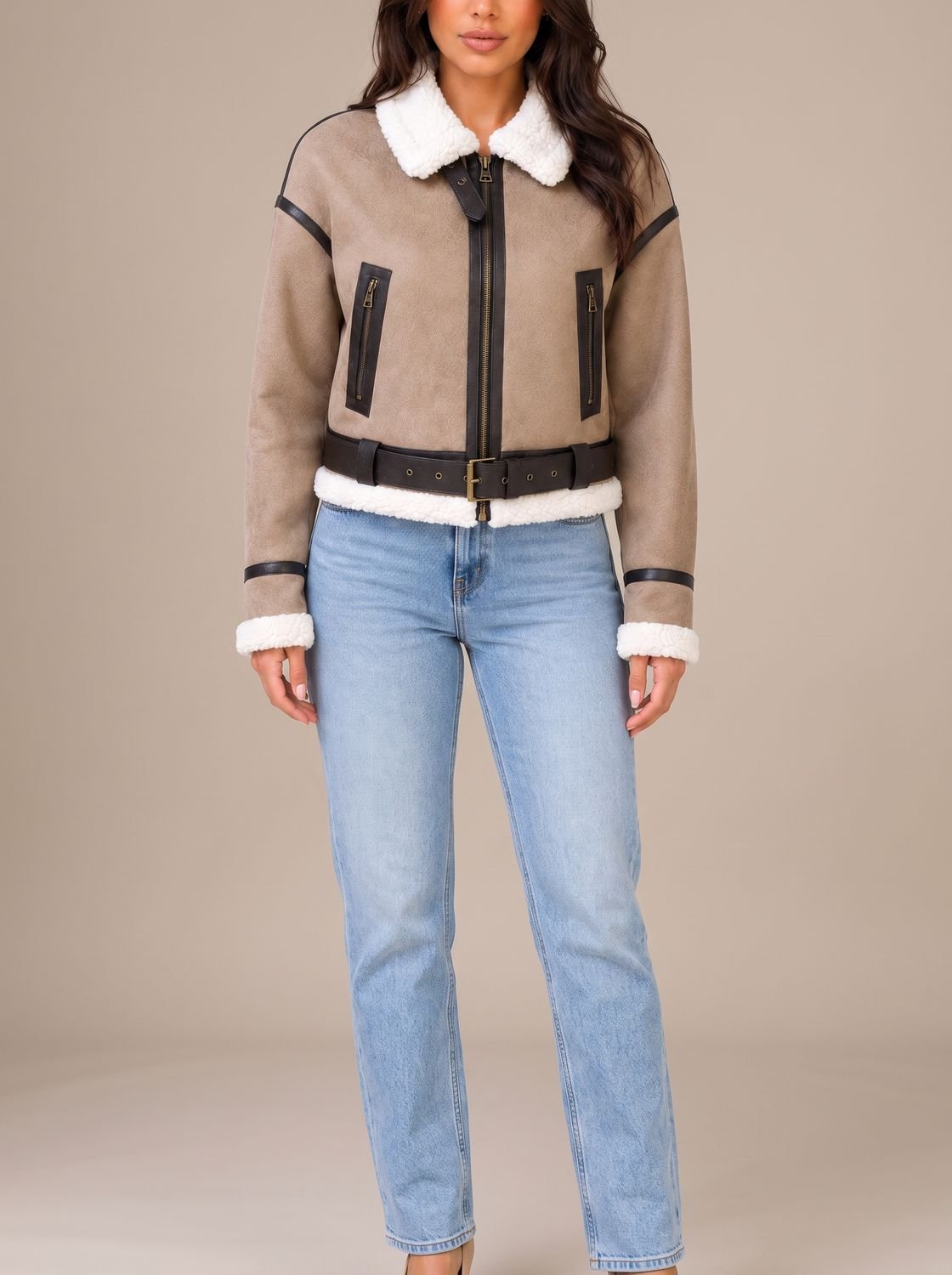 Marlene | Veste courte en teddy pour femmes style aviateur avec garniture en fausse fourrure et ceinture