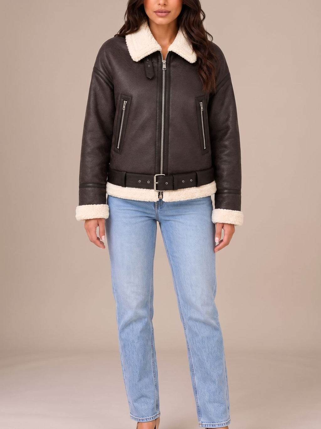 Marlene | Veste courte en teddy pour femmes style aviateur avec garniture en fausse fourrure et ceinture