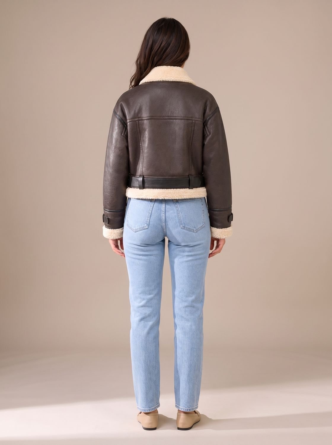Marlene | Veste courte en teddy pour femmes style aviateur avec garniture en fausse fourrure et ceinture