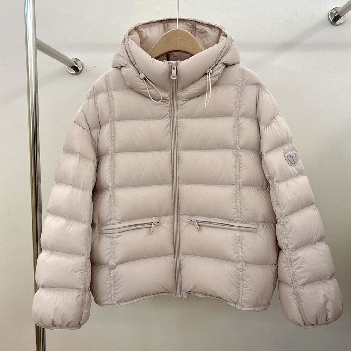 Emilia | Veste courte thermique pour femmes avec capuche et poches zippées