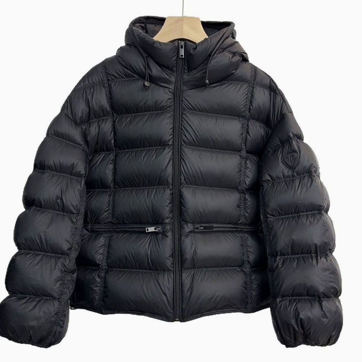 Emilia | Veste courte thermique pour femmes avec capuche et poches zippées