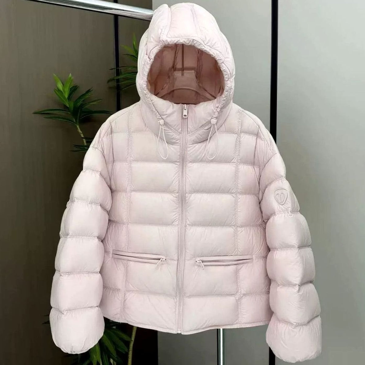 Emilia | Veste courte thermique pour femmes avec capuche et poches zippées