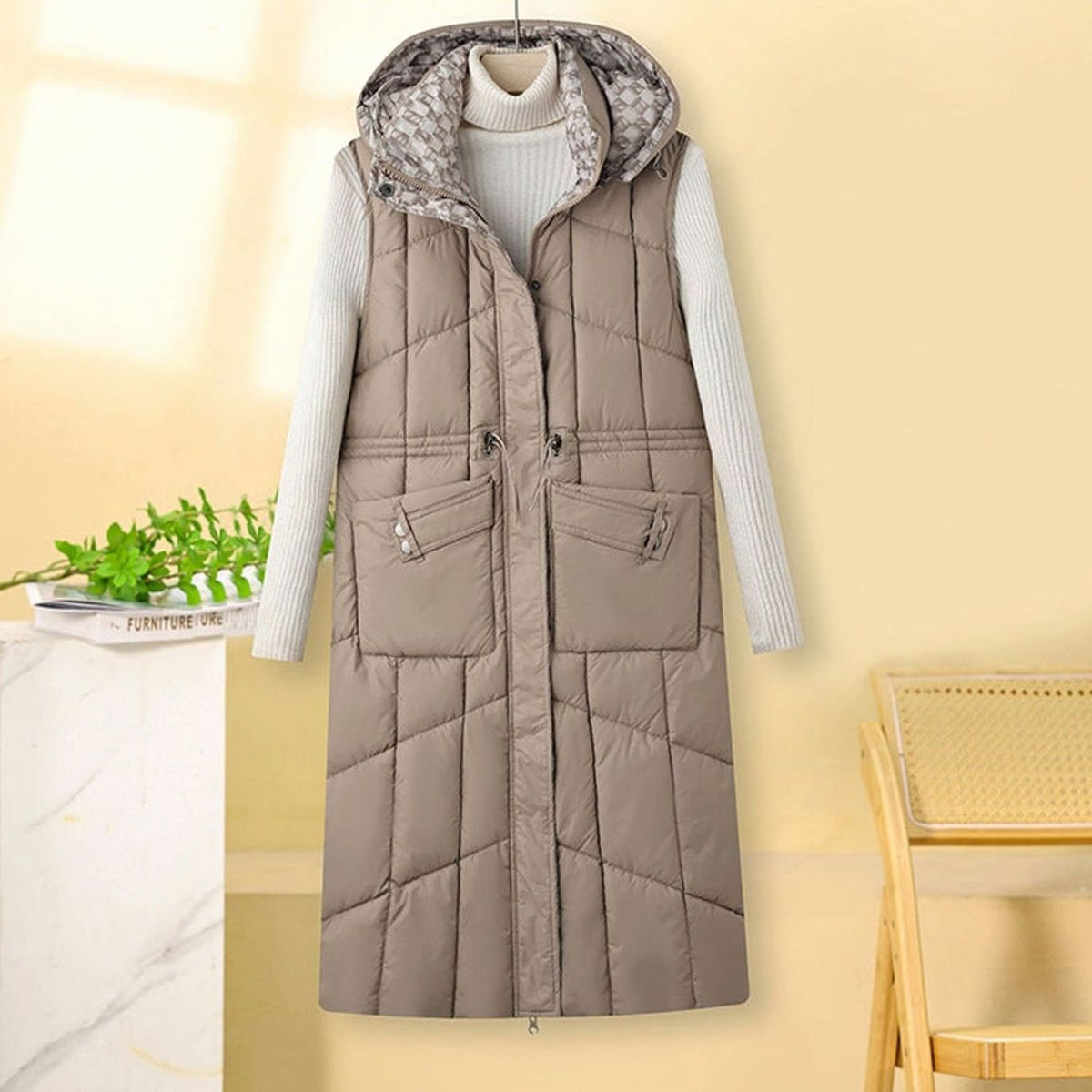 Greta | Gilet long matelassé pour femmes avec capuche et poches multifonctions