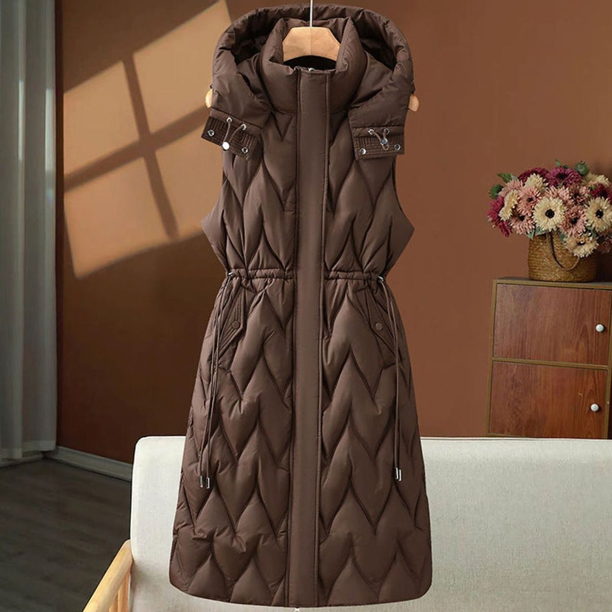 Annika | Gilet long matelassé pour femmes avec capuche et cordon de taille
