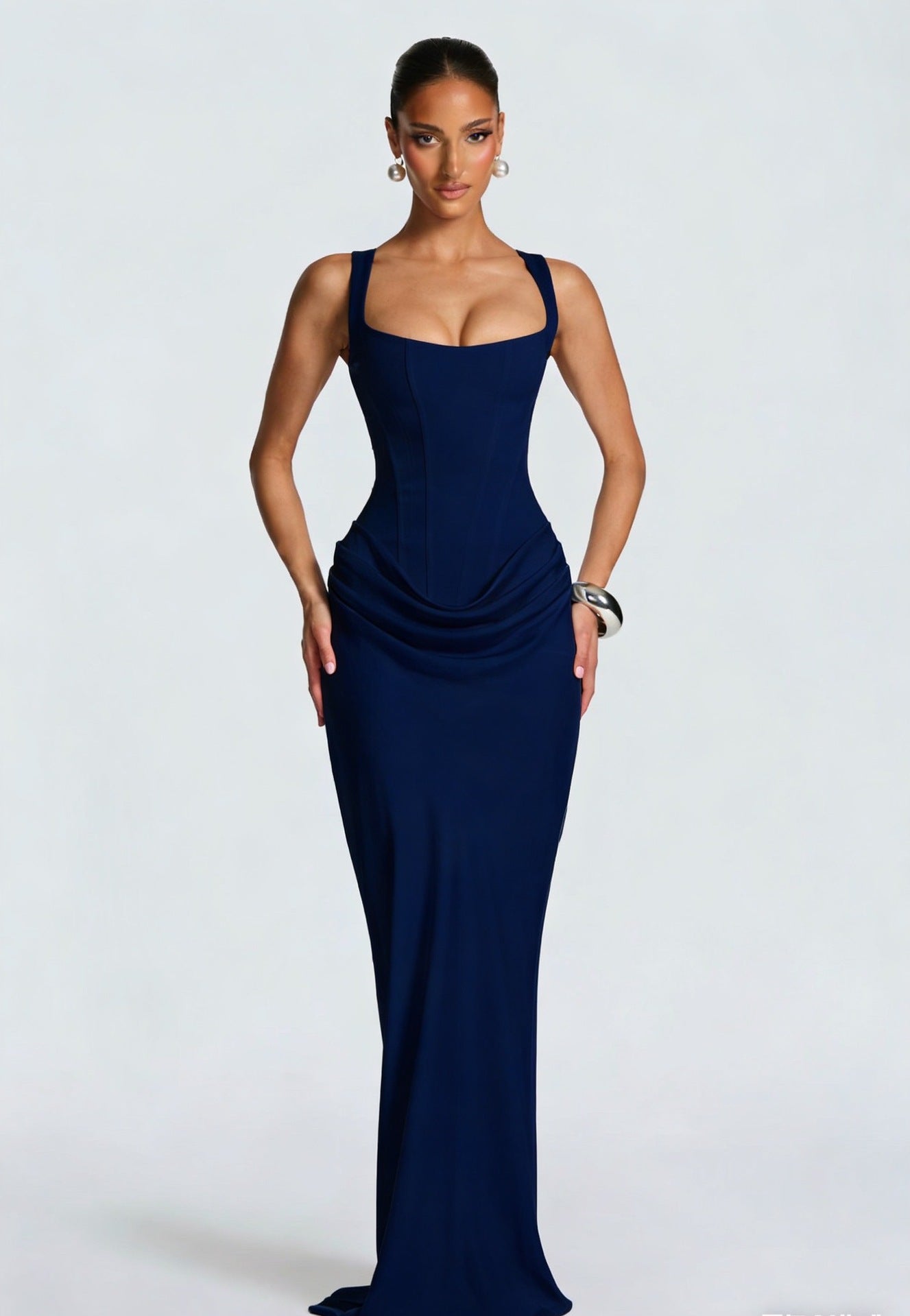 Robe maxi femme avec décolleté carré et sans manches