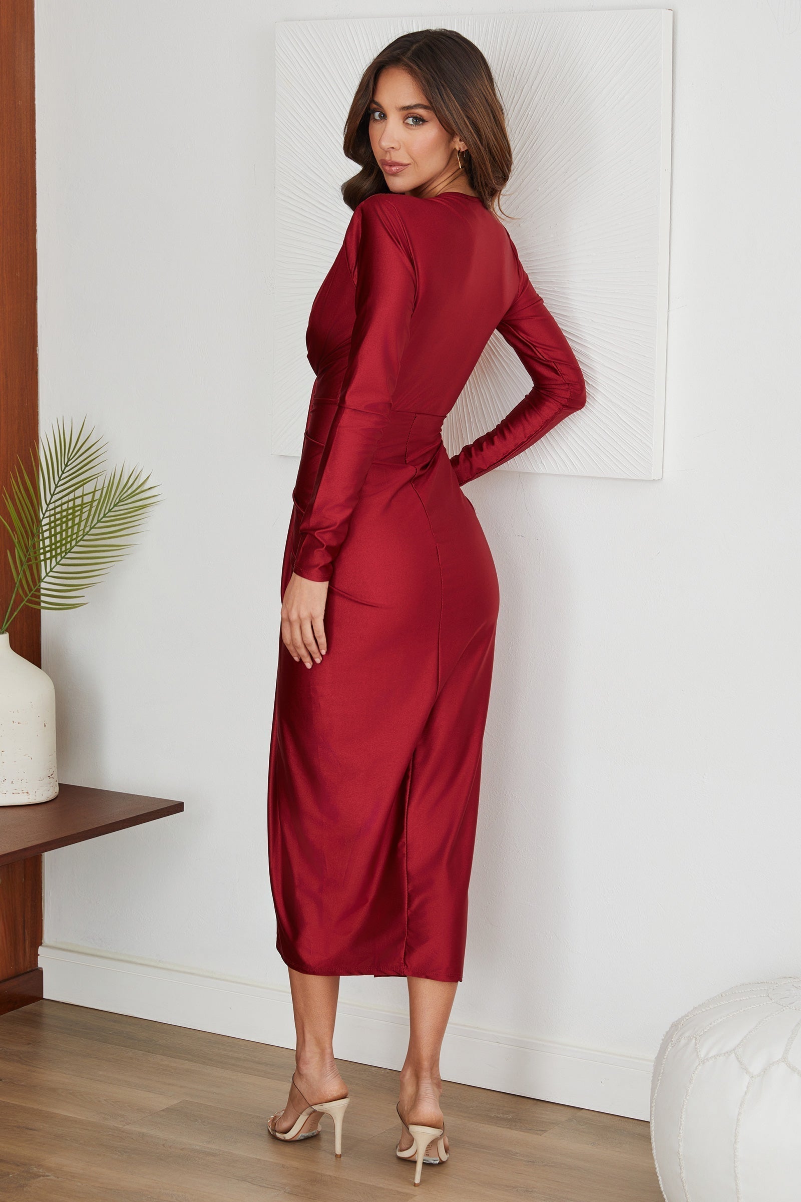 Robe midi pour femmes avec manches longues et détail torsadé