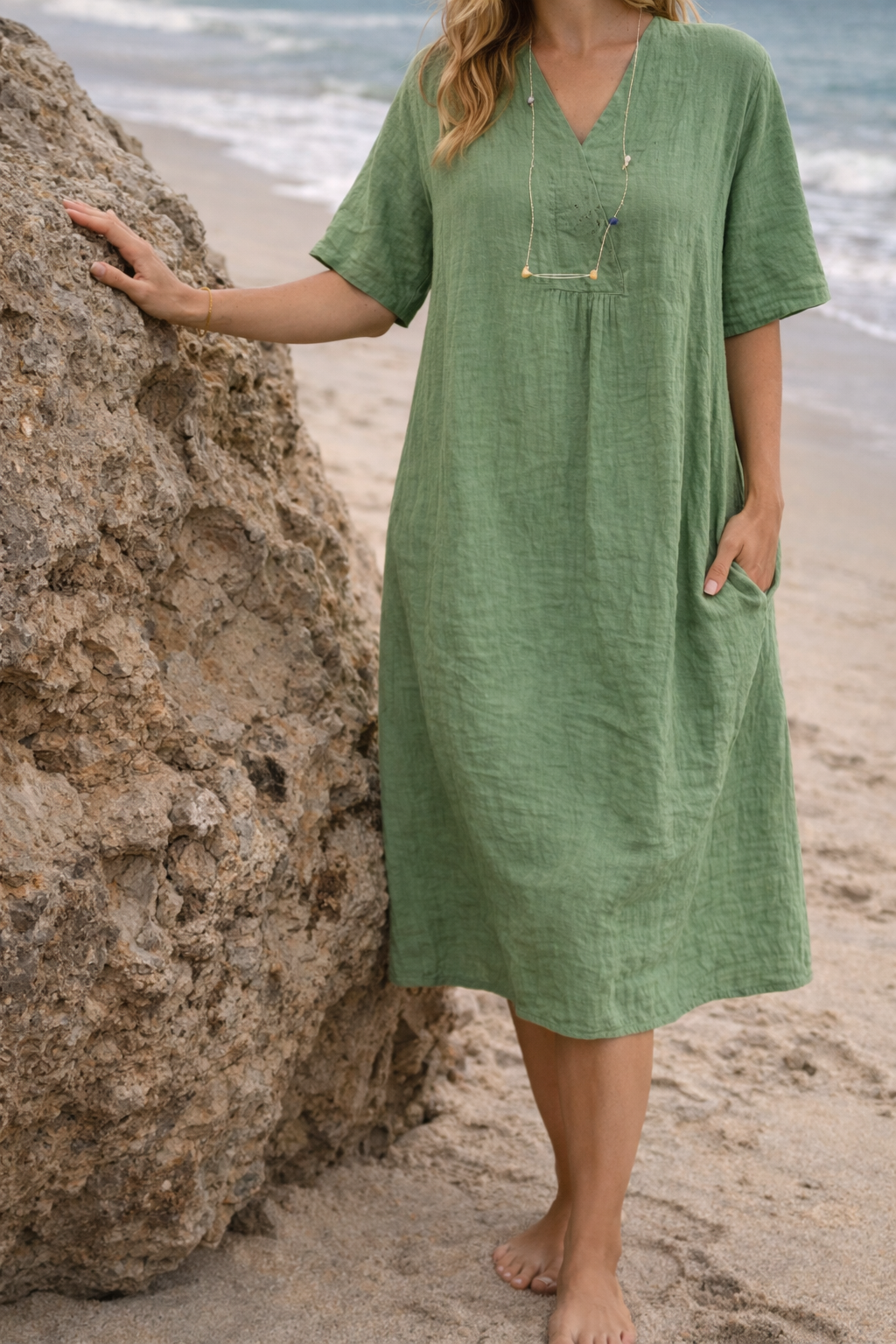 Robe midi femme avec décolleté en V et poches latérales
