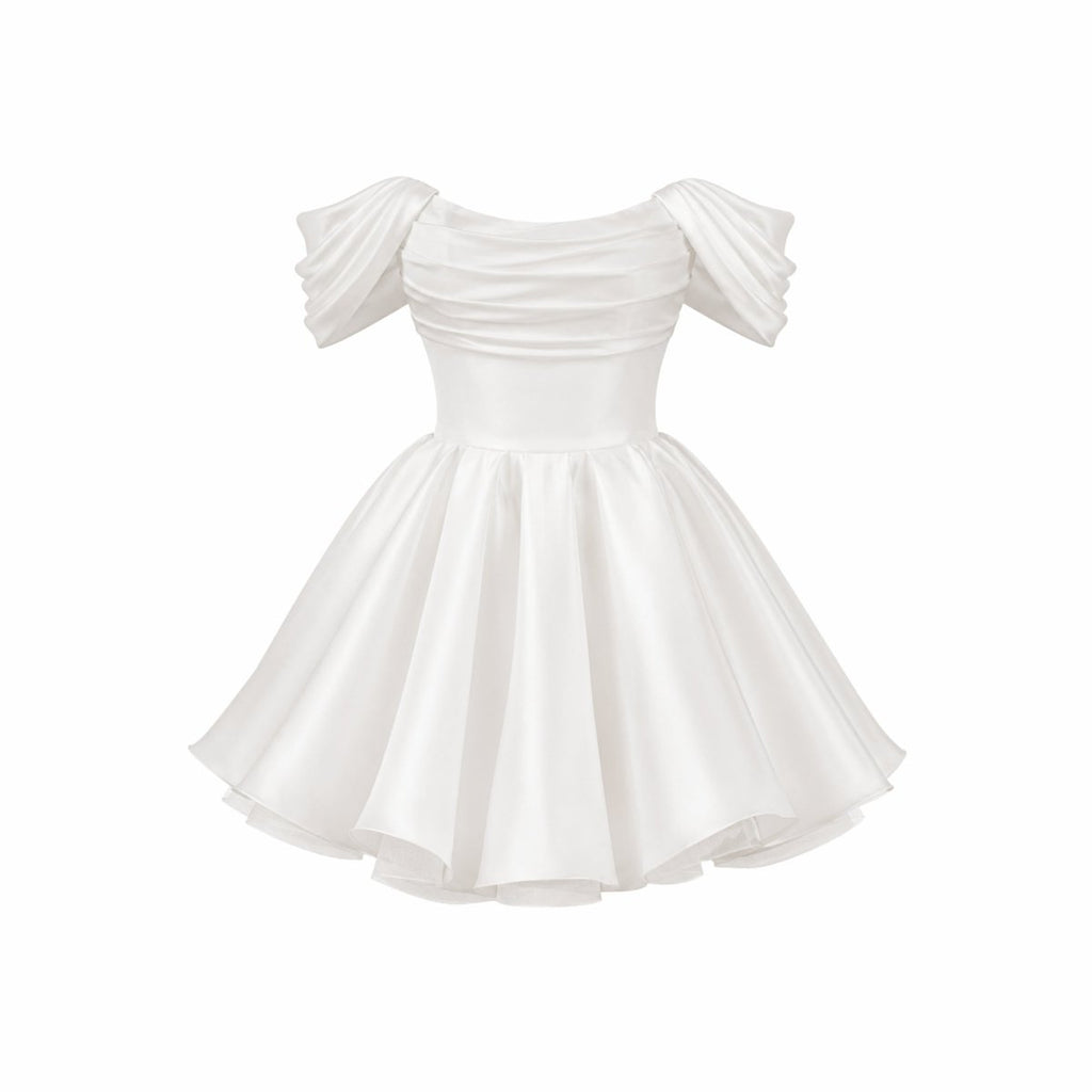 Robe mini en satin avec décolleté bardot