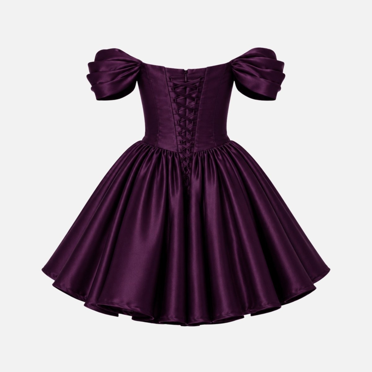 Robe mini en satin avec décolleté bardot
