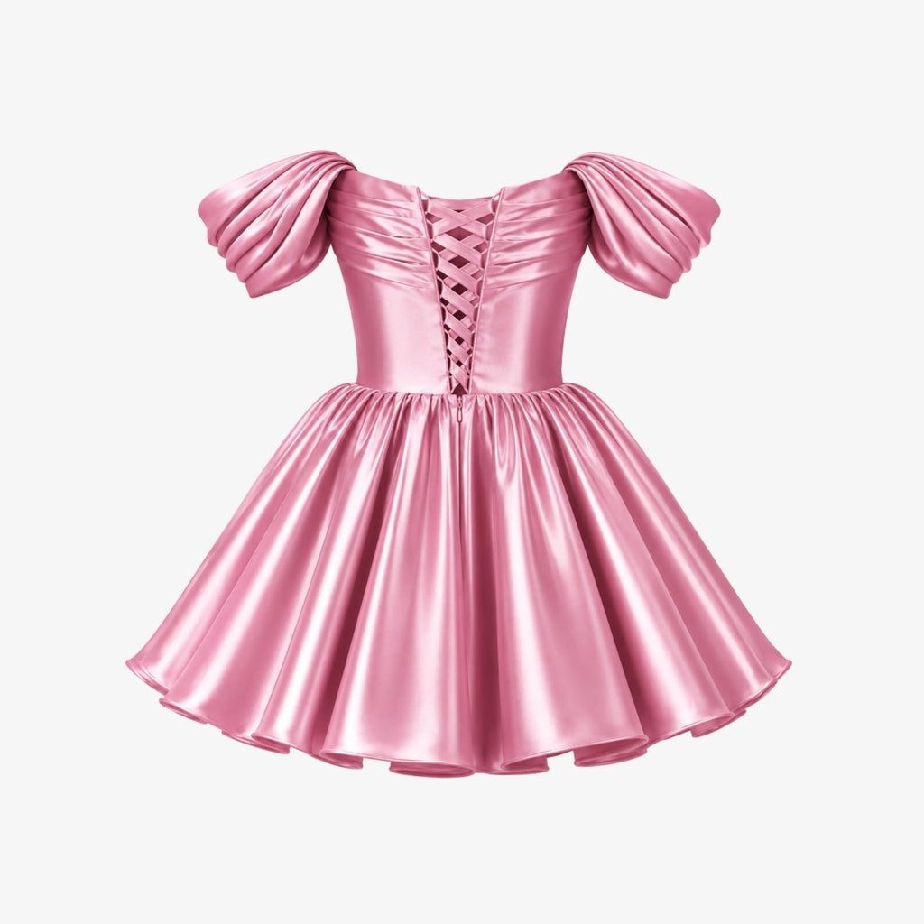 Robe mini en satin avec décolleté bardot