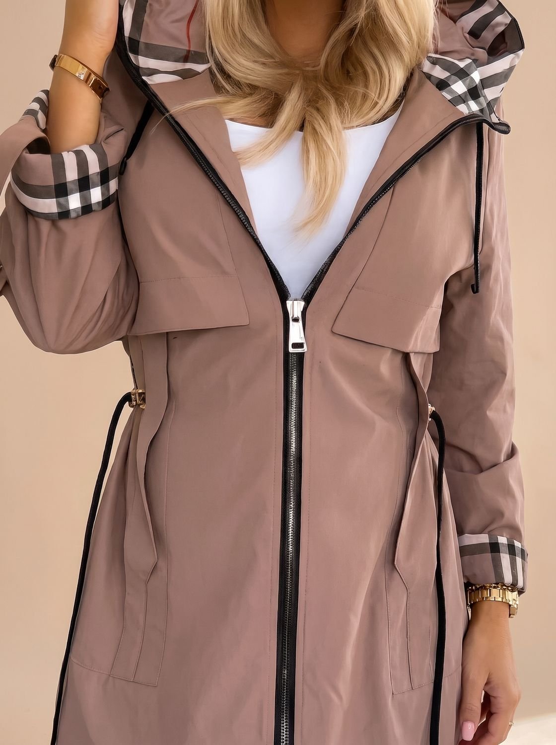 Luisa | Manteau Trench Moderne pour Femmes avec Capuche à Carreaux, Ceinture à la Taille, Fermeture Éclair