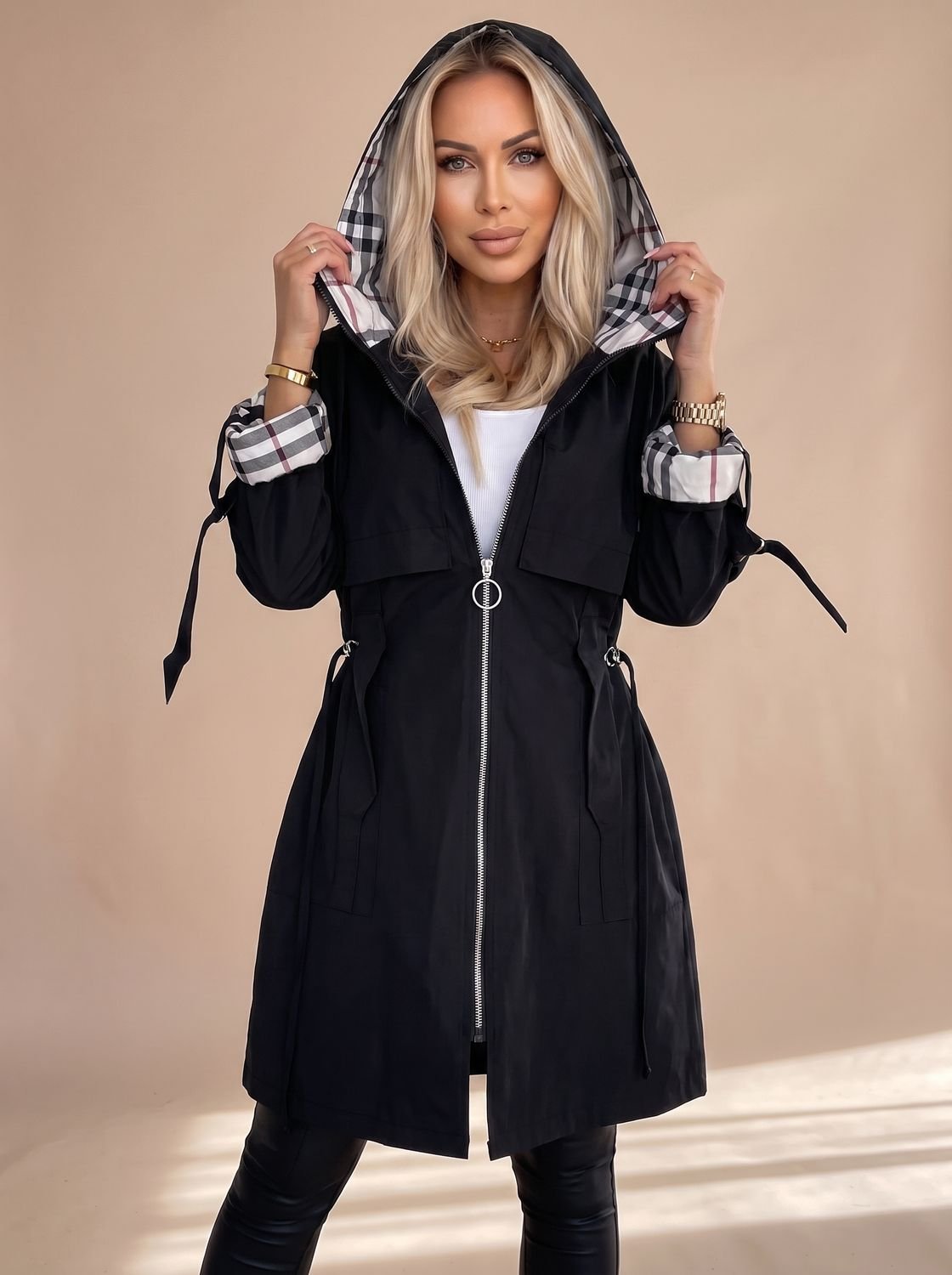 Luisa | Manteau Trench Moderne pour Femmes avec Capuche à Carreaux, Ceinture à la Taille, Fermeture Éclair