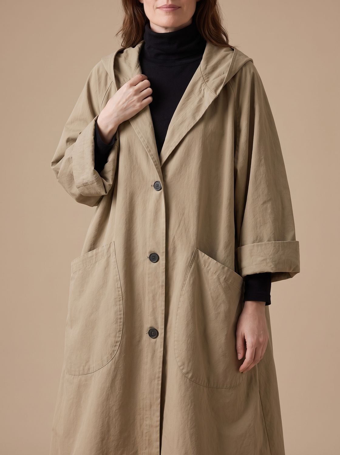 Annika | Manteau long oversize à capuche pour femmes avec patte de boutonnage et poches plaquées