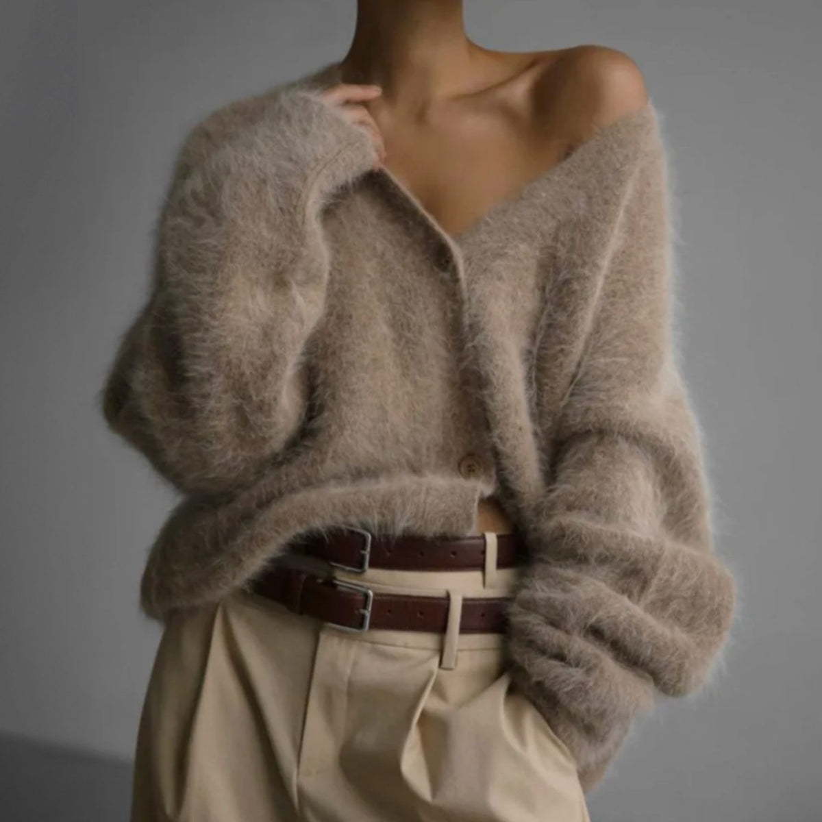Elfriede | Veste en maille oversized pour femmes avec décolleté en V et boutons