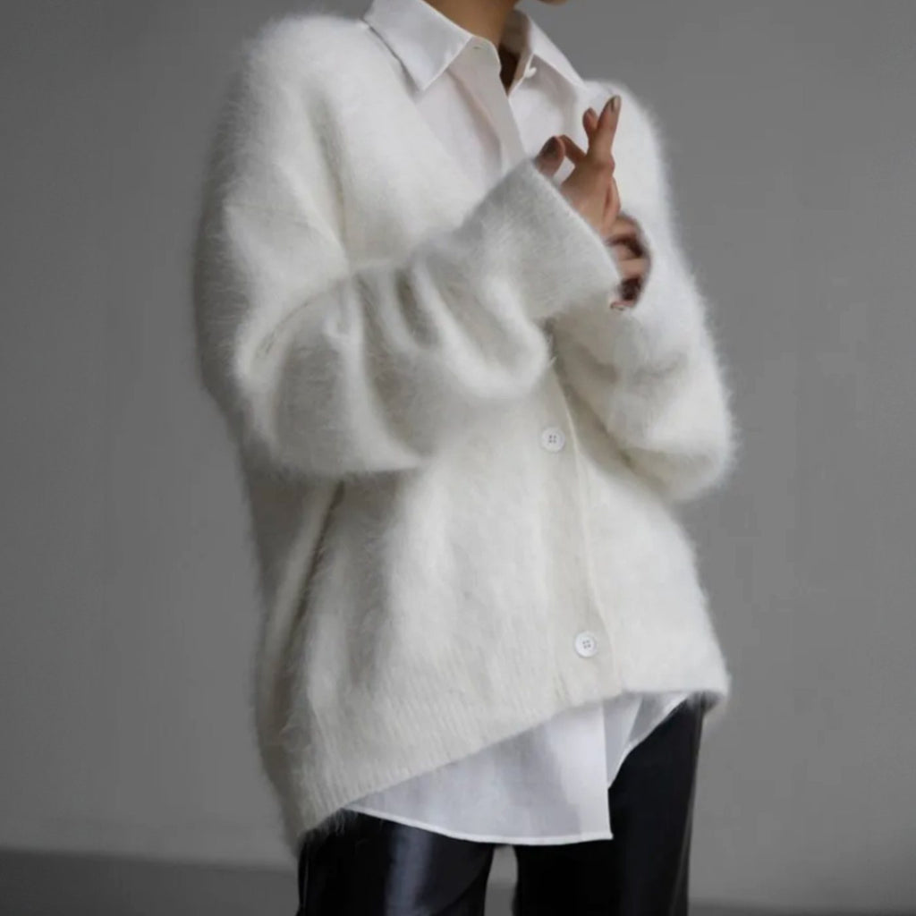 Elfriede | Veste en maille oversized pour femmes avec décolleté en V et boutons