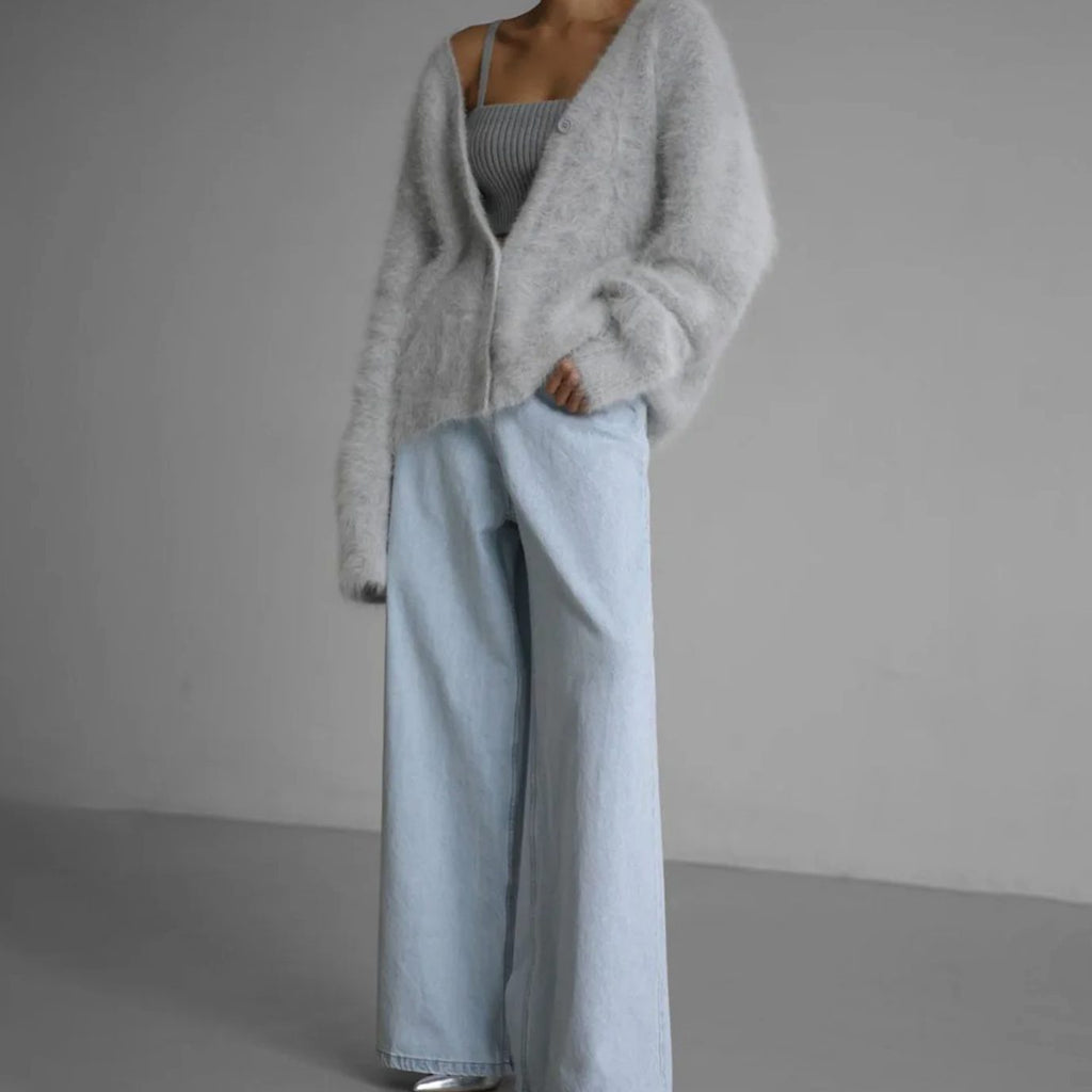 Elfriede | Veste en maille oversized pour femmes avec décolleté en V et boutons