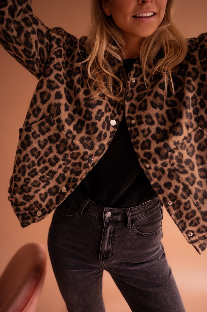 Luisa | Veste matelassée oversize pour femmes motif léopard à boutons-pression