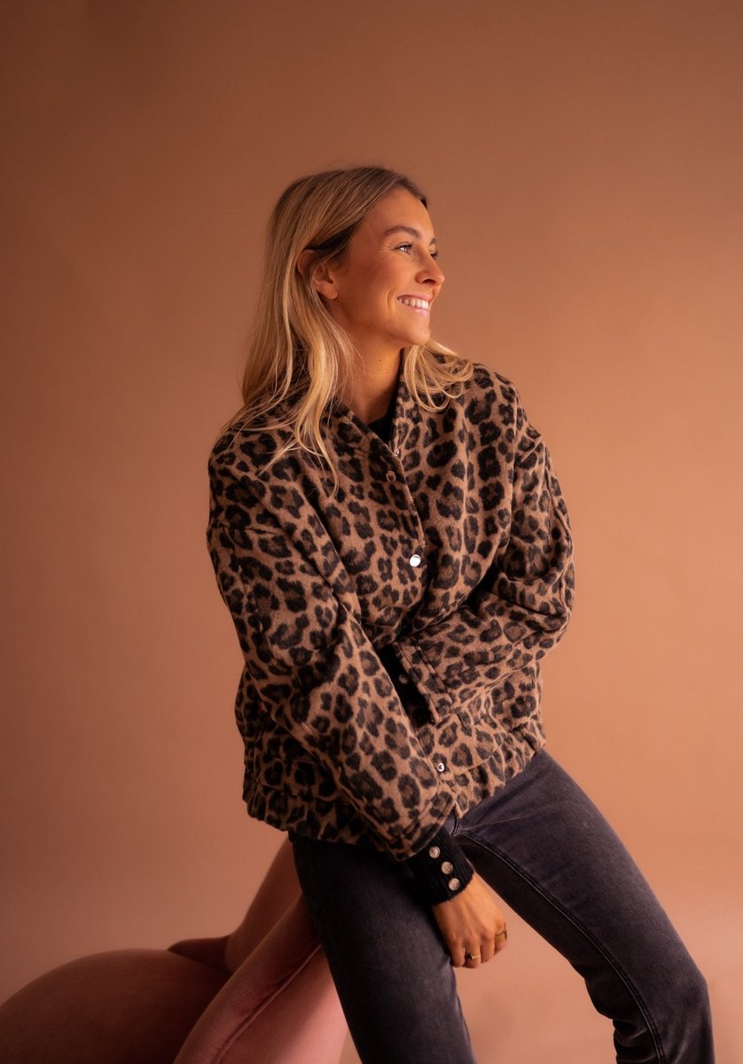 Luisa | Veste matelassée oversize pour femmes motif léopard à boutons-pression