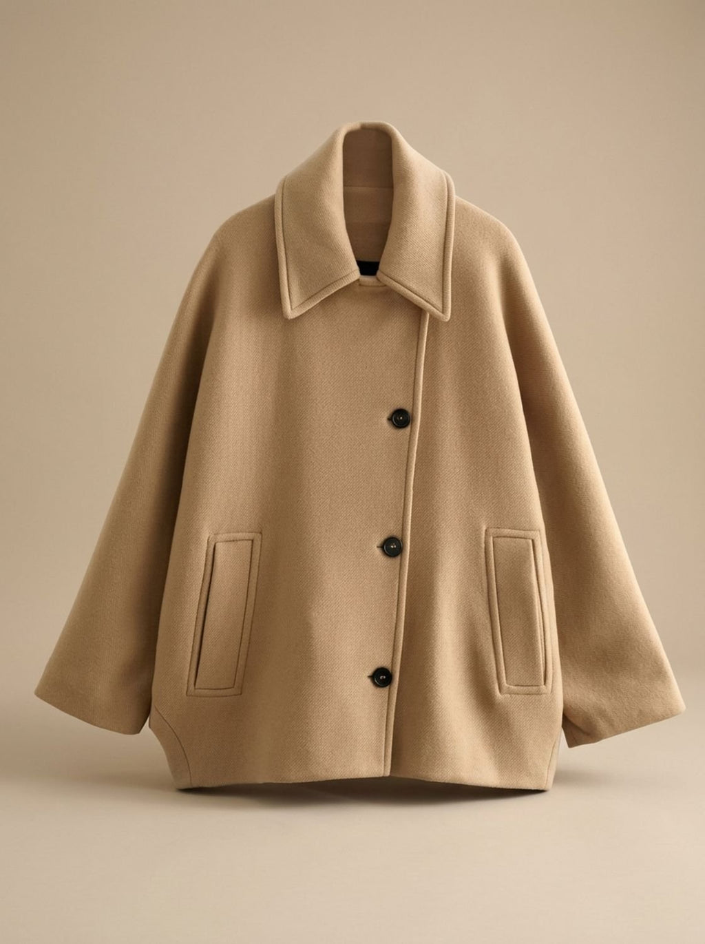 Frieda | Manteau oversized en laine pour femmes avec patte de boutonnage et doublure contrastante