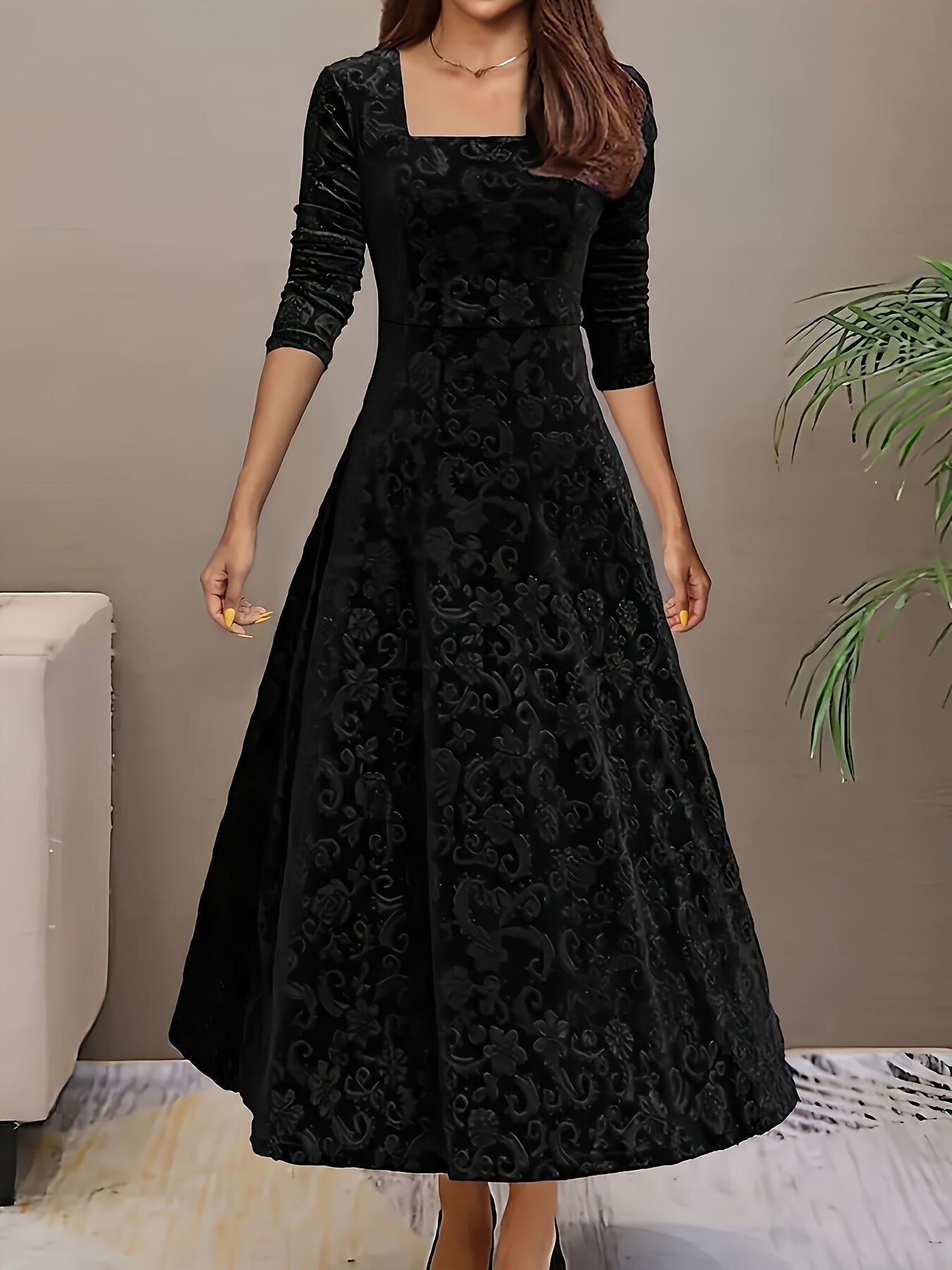 Nora | Robe en velours pour femmes, A-ligne, midi, robe à fleurs avec décolleté en V
