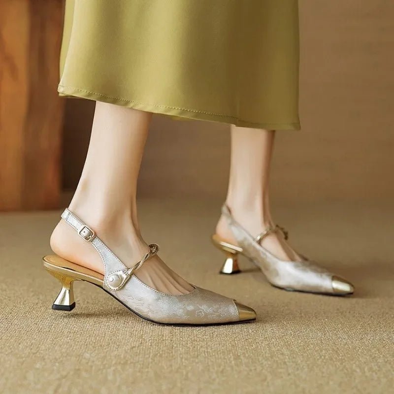 Amelie | Escarpins à talon kitten à brides arrière en jacquard avec ceinture à perles pour femmes