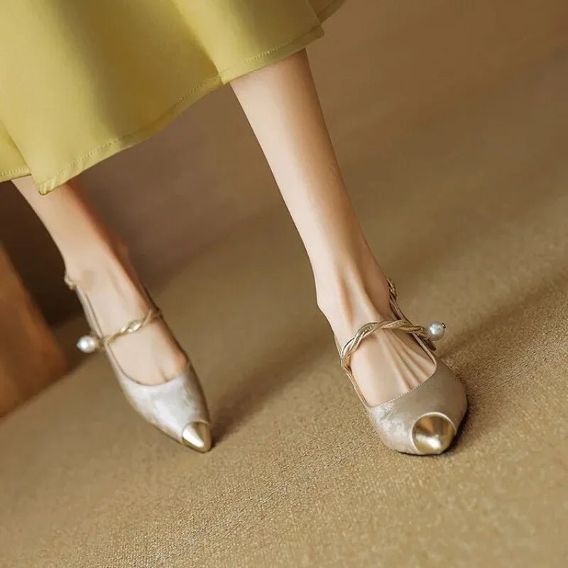 Amelie | Escarpins à talon kitten à brides arrière en jacquard avec ceinture à perles pour femmes