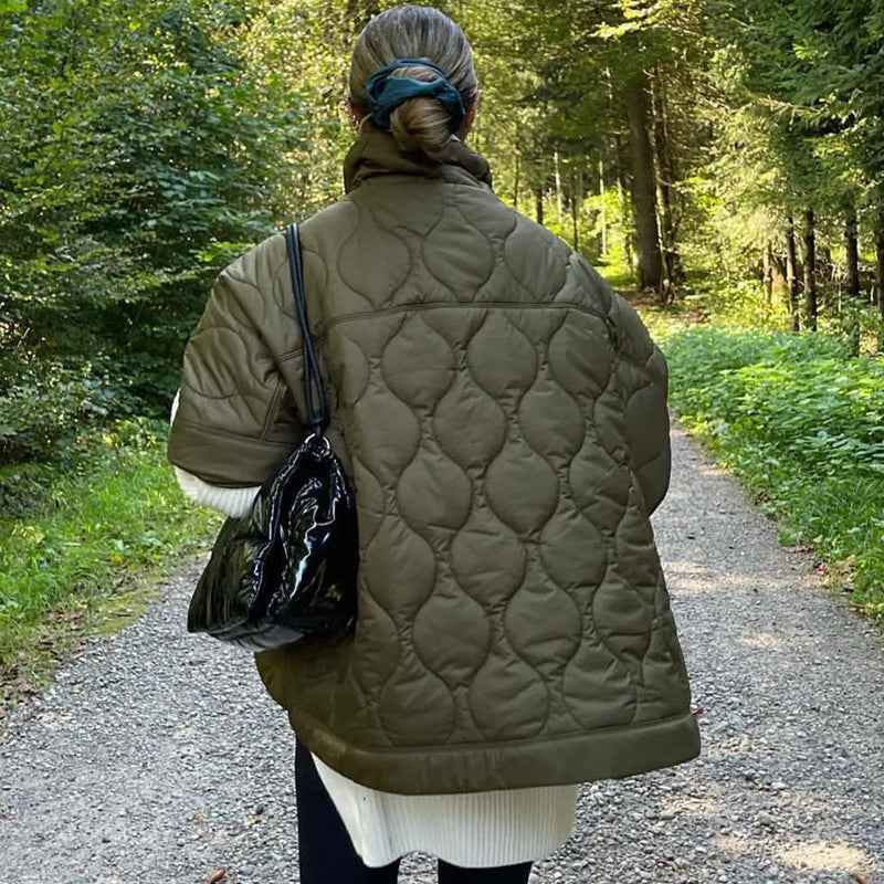 Veste Cape Matelassée pour Femmes avec Col Montant