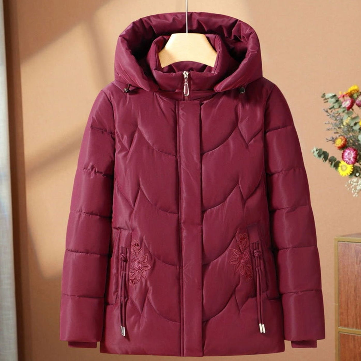 Frieda | Veste matelassée pour femmes avec capuche broderie florale manteau d'hiver cintré