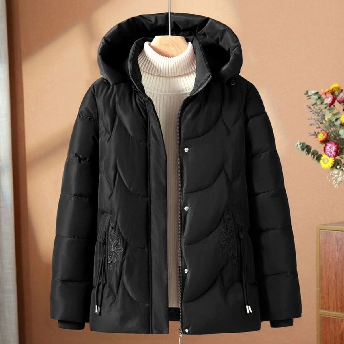Frieda | Veste matelassée pour femmes avec capuche broderie florale manteau d'hiver cintré