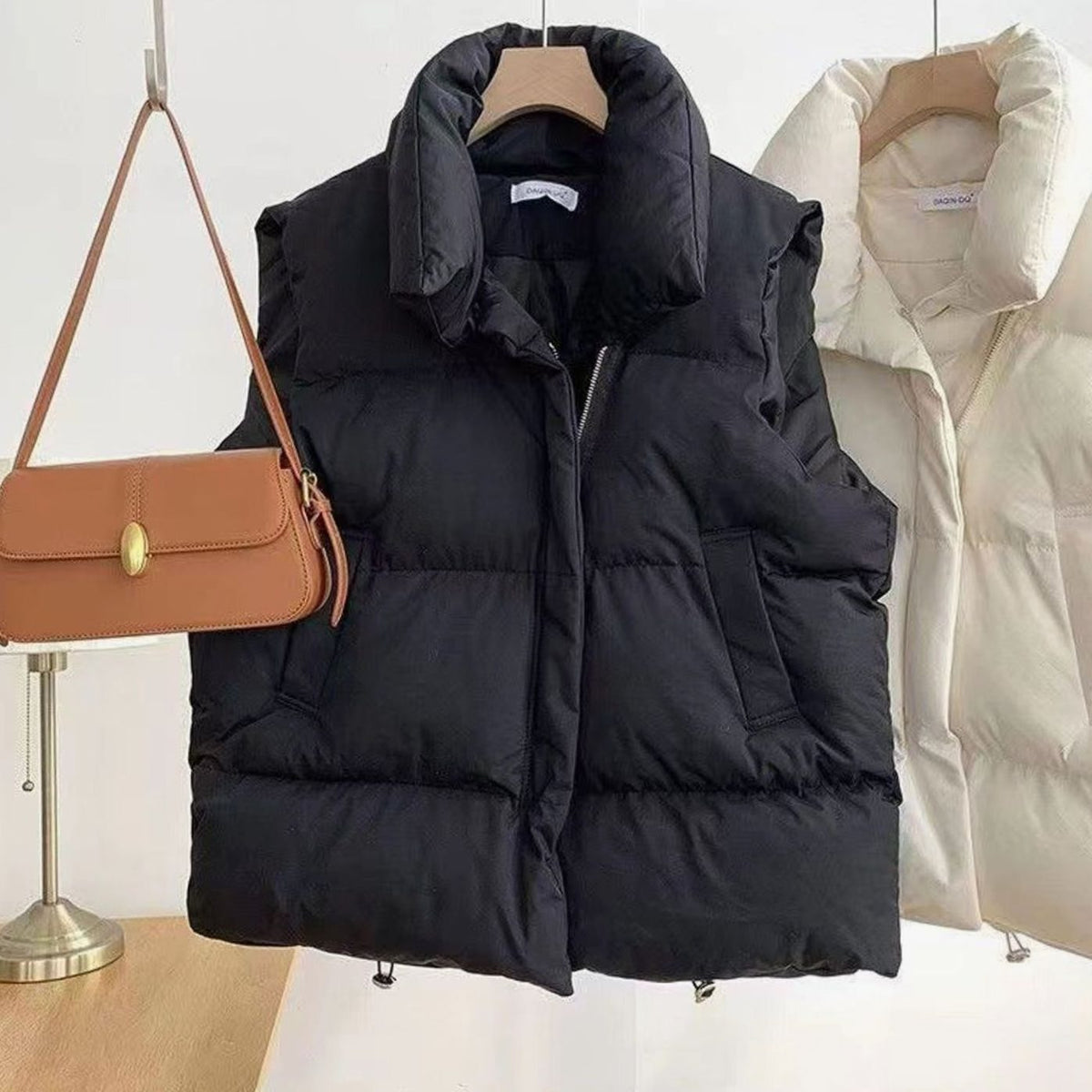 Annika | Gilet matelassé pour femmes avec col châle, fermeture éclair à double sens, coupe boxy