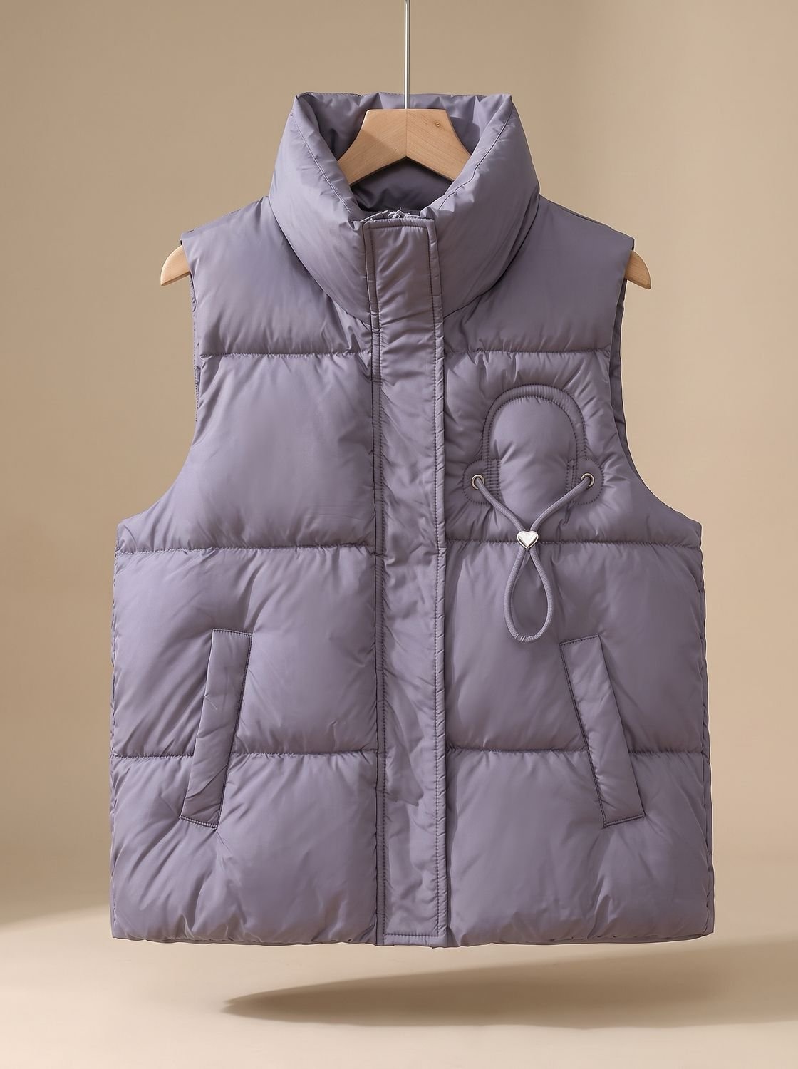 Leonie | Gilet matelassé pour femmes avec col montant et détail en cordon en forme de cœur