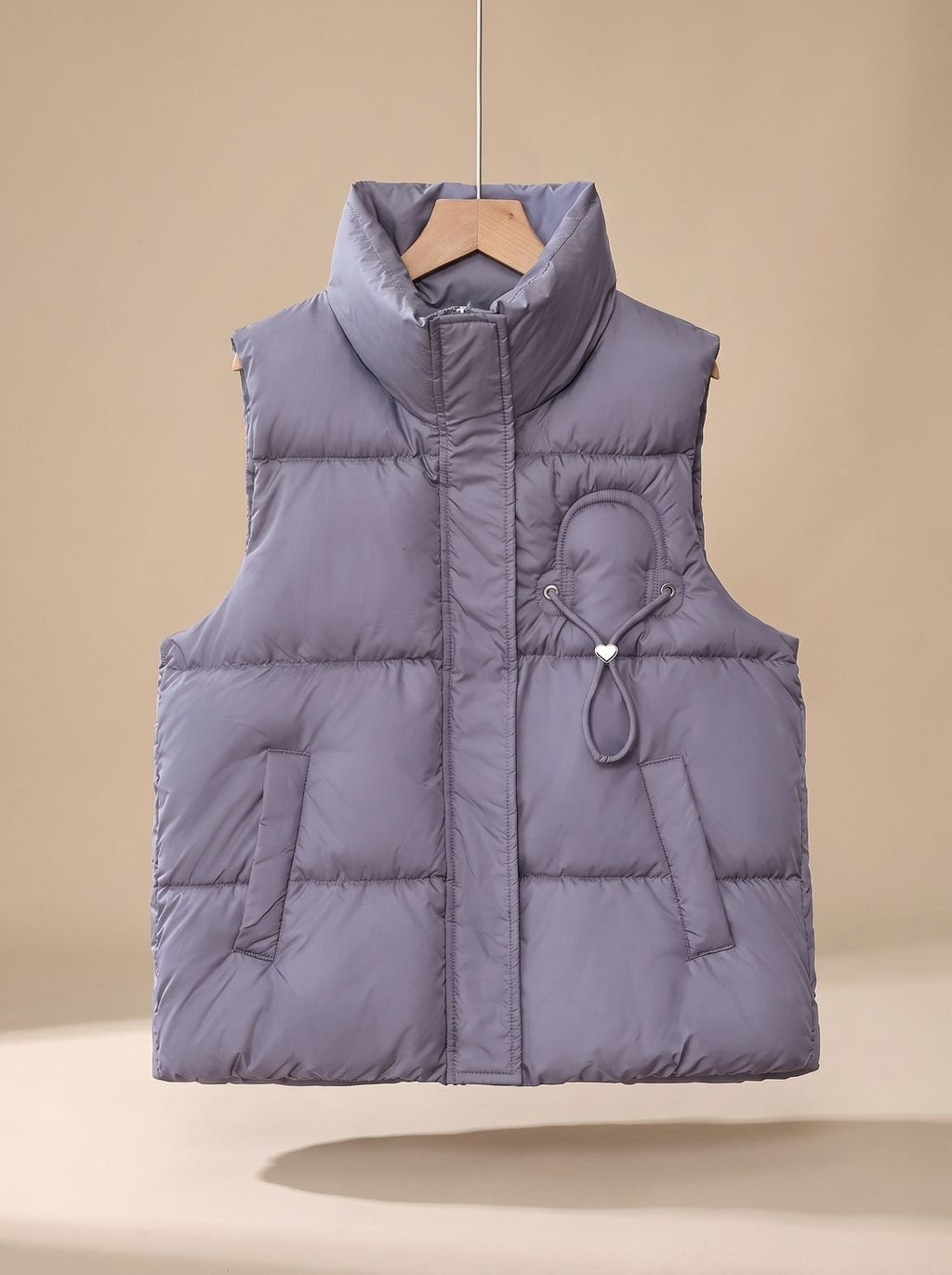 Leonie | Gilet matelassé pour femmes avec col montant et détail en cordon en forme de cœur