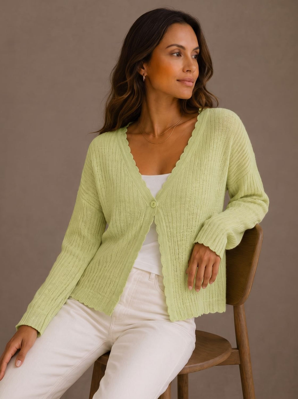 Elisabeth | Cardigan en tricot pour femmes à col en V, à un bouton, bord ondulé