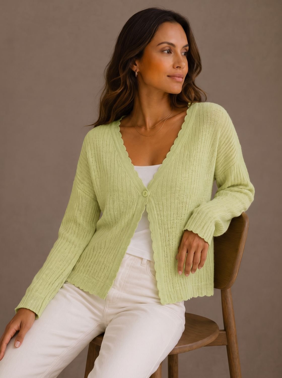 Elisabeth | Cardigan en tricot pour femmes à col en V, à un bouton, bord ondulé