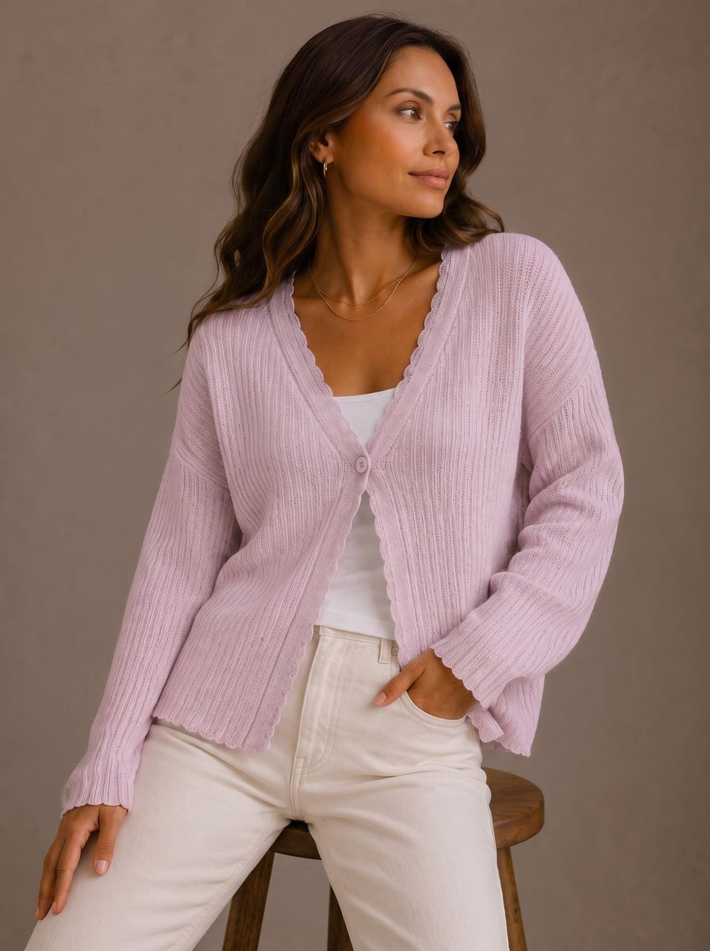 Elisabeth | Cardigan en tricot pour femmes à col en V, à un bouton, bord ondulé