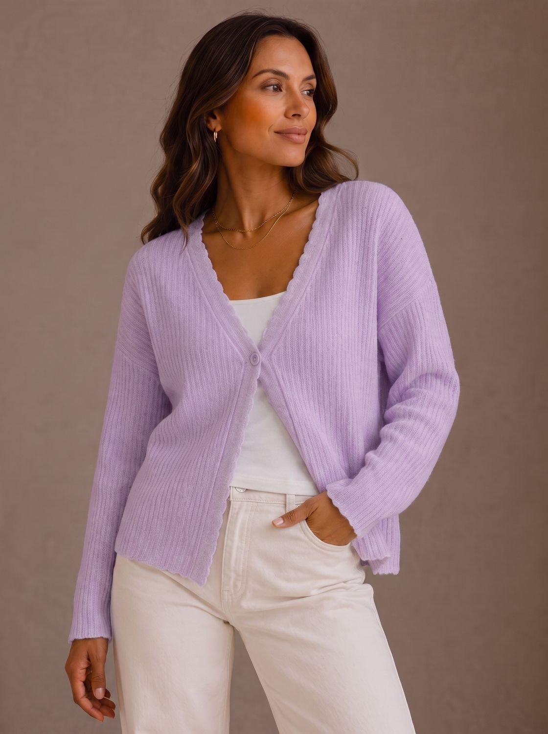 Elisabeth | Cardigan en tricot pour femmes à col en V, à un bouton, bord ondulé